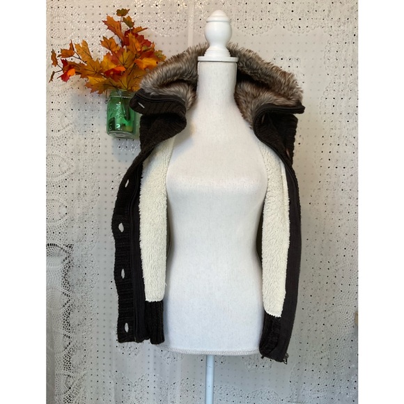 Black Rivet Sweater Vest Glll size XL JR with Faux Collar & Fleece Lined SALE❗️ - Picture 7 of 15